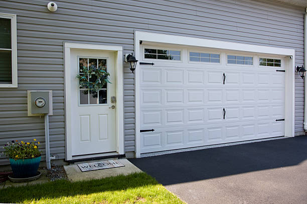 24/7 Emergency Garage Door Panel Replacement experts in Middleport, NY